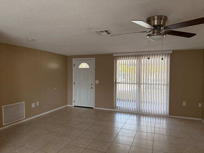 Building Photo - Available Now! Beautiful Single-Family House for Rent!