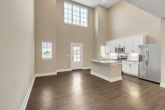 Building Photo - Modern 2BD Townhome on the Swamp Rabbit Trail