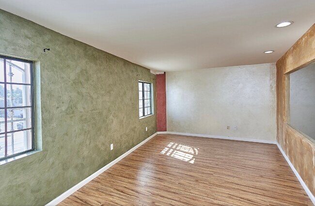 Building Photo - 5169 W Washington Blvd