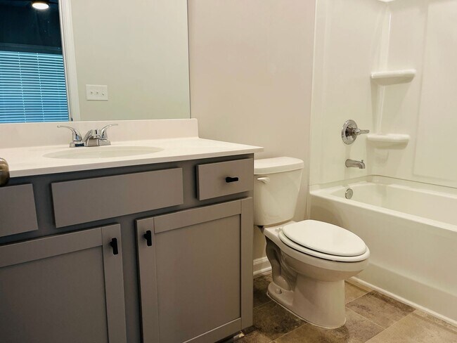 Building Photo - Stunning 3 bedroom, 3.5 bathroom townhome ...