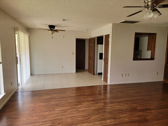 Building Photo - 8112 Azalea Ave