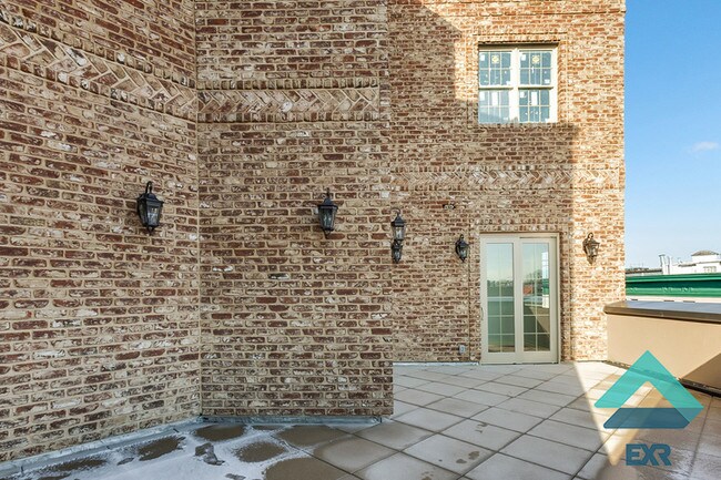Building Photo - 1359 Myrtle Ave