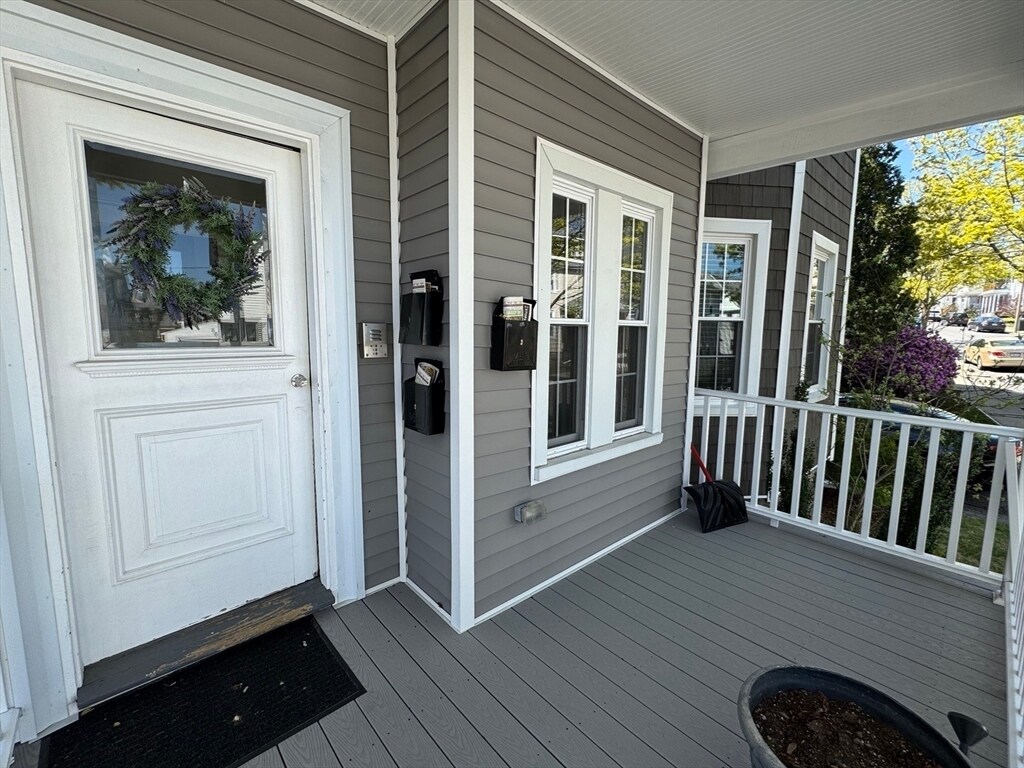 Foto principal - 26 Bradfield Ave