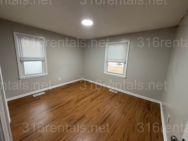 Foto del edificio - $1100 - 3 bedroom / 1 bathroom - Single Family Home