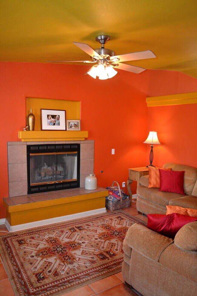 Building Photo - Bright & Spacious 3-Bedroom Tucson Rental ...
