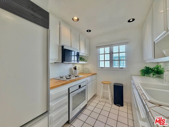 Foto del edificio - 1123 Flores St