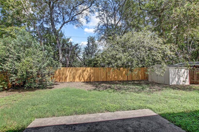 Foto del edificio - 141 Masonwood Dr