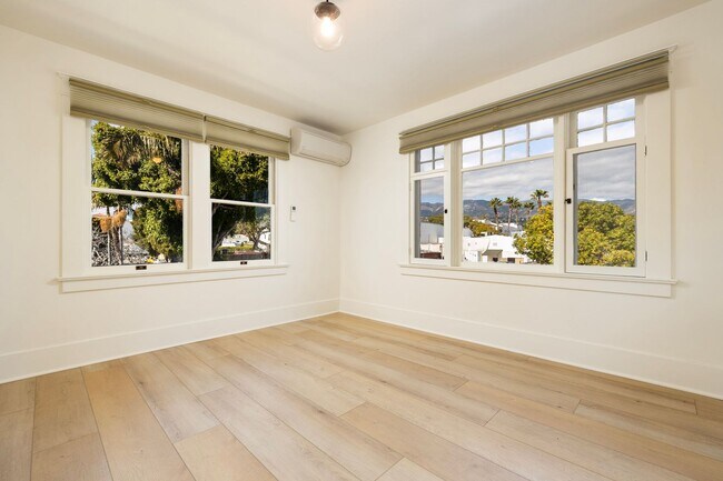 Foto del edificio - 3 Bed/2 Bath + Office Den - Downtown Santa Barbara