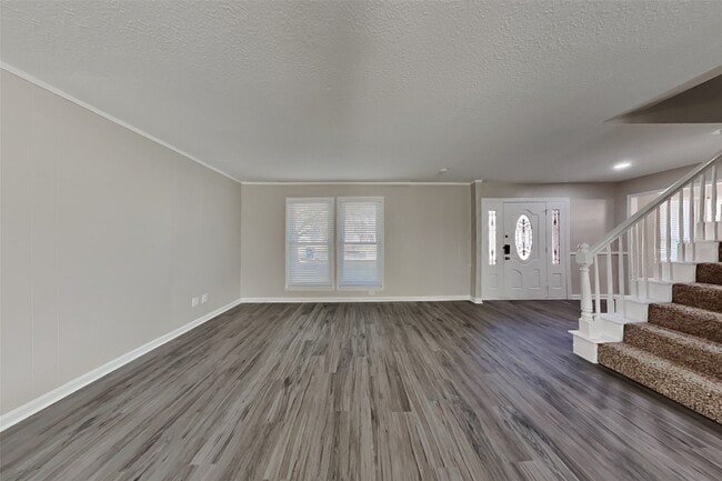 Building Photo - 6807 River Ml Dr