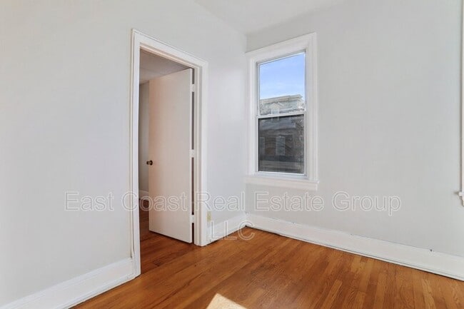 Building Photo - 113 S Mulberry St