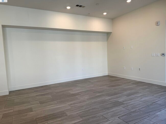 Building Photo - 1625 Delano St