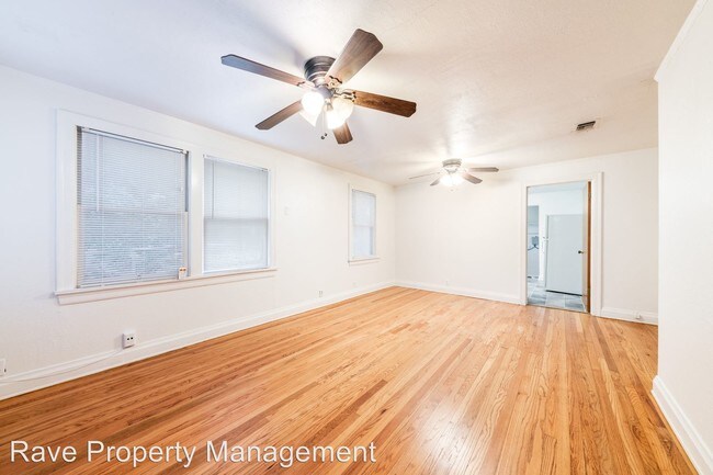 Foto del edificio - 800 W James St