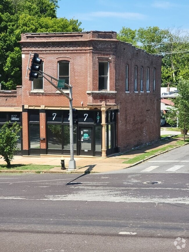 Building Photo - 5601 S Broadway