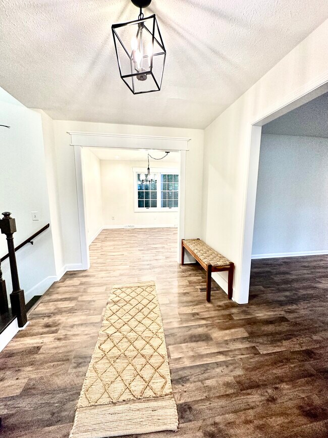 Foto del edificio - 643 Bedford Springs Rd