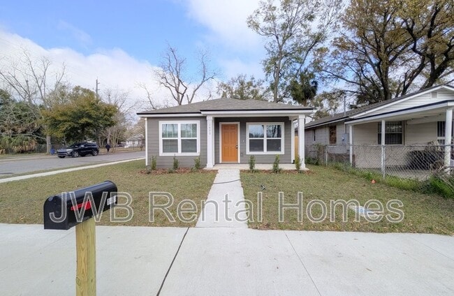 Building Photo - 1499 Logan St