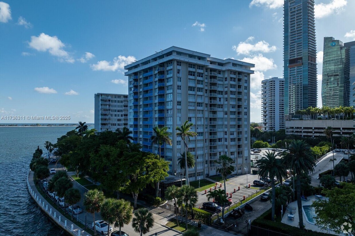 Foto principal - 1420 Brickell Bay Dr