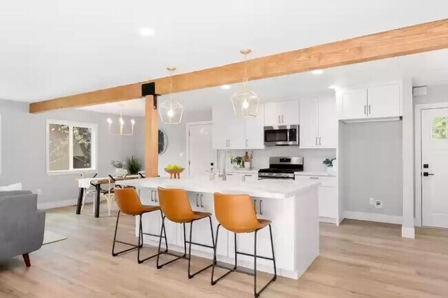 Foto del edificio - Amazing single level home in Lake of the P...