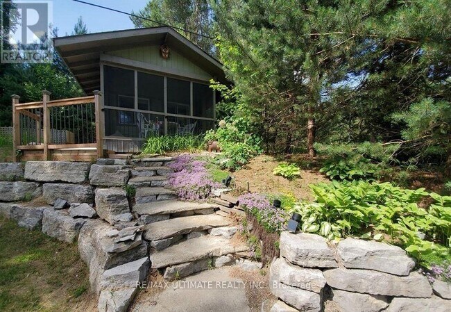 Photo du bâtiment - 1355 Green Lake Rd