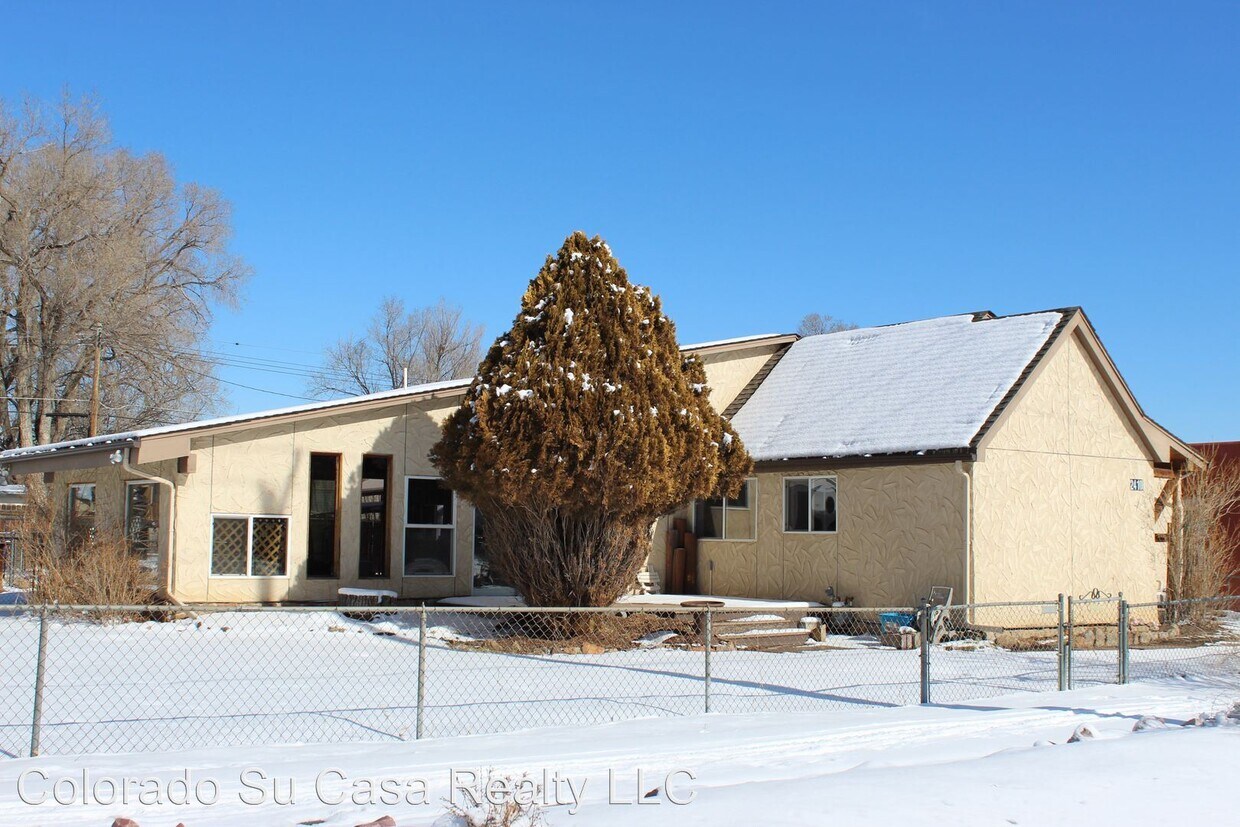 Primary Photo - 2 br, 1.5 bath House - 2410 Bott Ave.