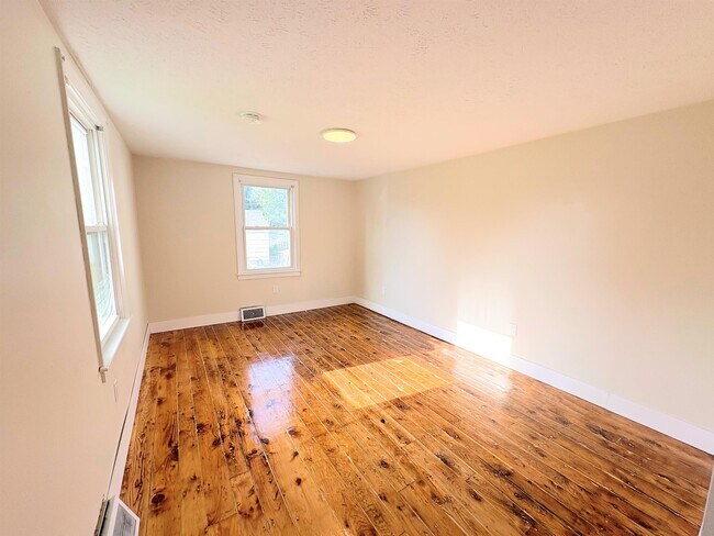 Building Photo - 5 Hamel Ave