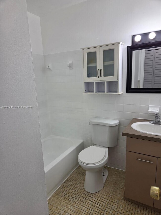 Building Photo - 4030 SW 61st Ave