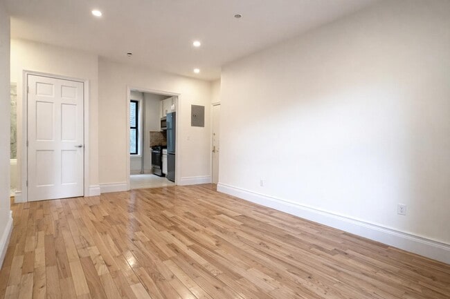 Building Photo - 41-47 ST.NICHOLAS TERRACE