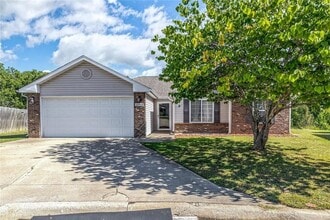 Building Photo - 15915 Tracker Ln