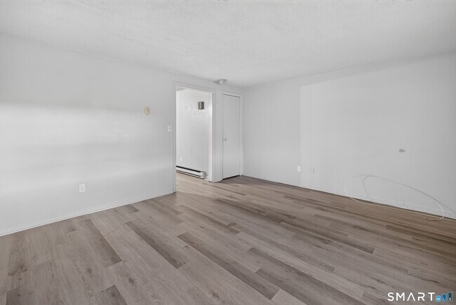Foto del edificio - 11 Maple Ave