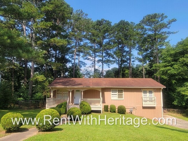 Building Photo - GREAT HOME / 3 BEDROOMS AND BONUS ROOM / GREAT LOCATION /  PRIVATE FENCED YARD