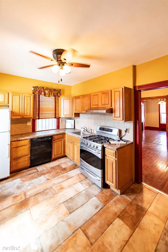 Building Photo - 2 br, 2 bath House - 108 Van Reypen St