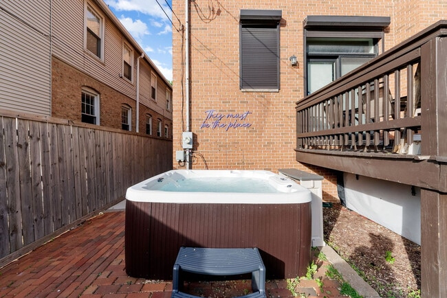 Building Photo - 2630 S Throop St