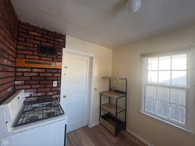 Building Photo - 3448 Kinnear Ave