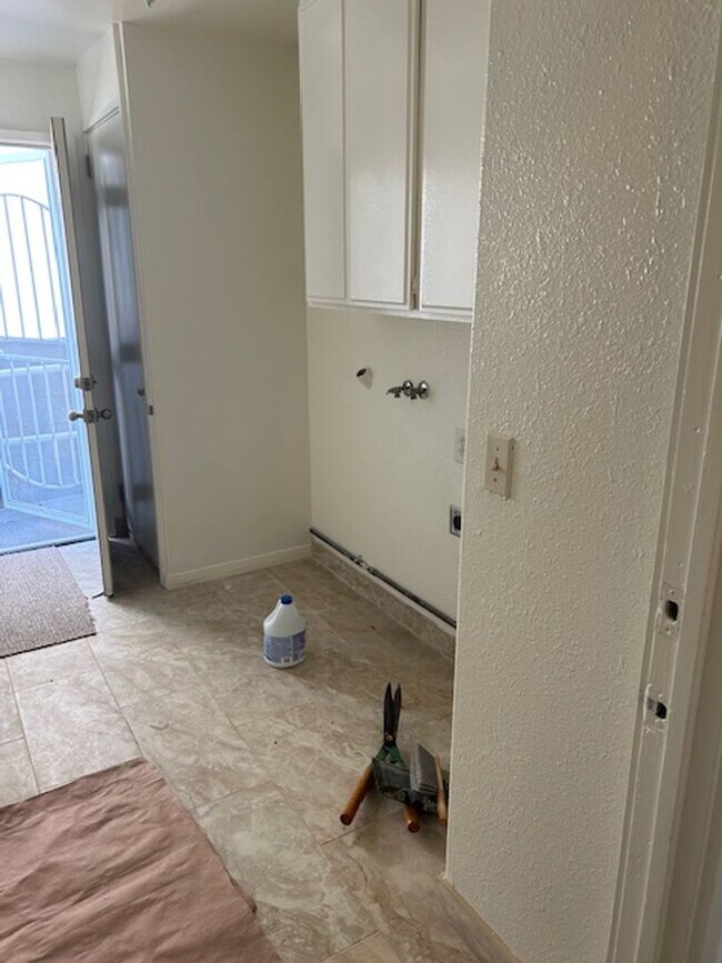 Building Photo - 267Amar