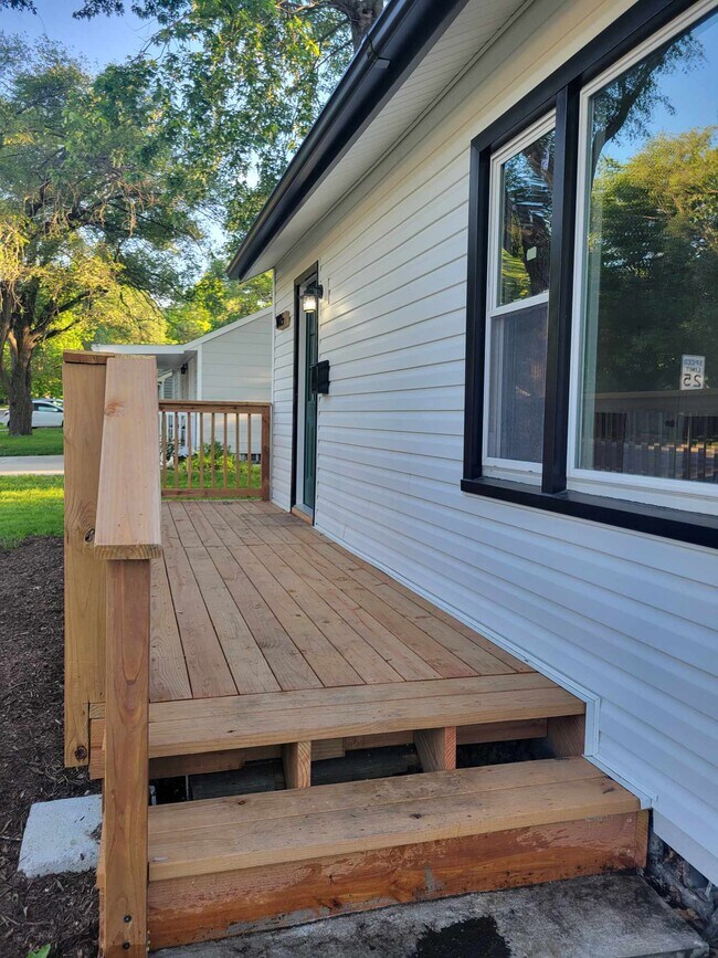 Foto del edificio - 1005 S Brockway St