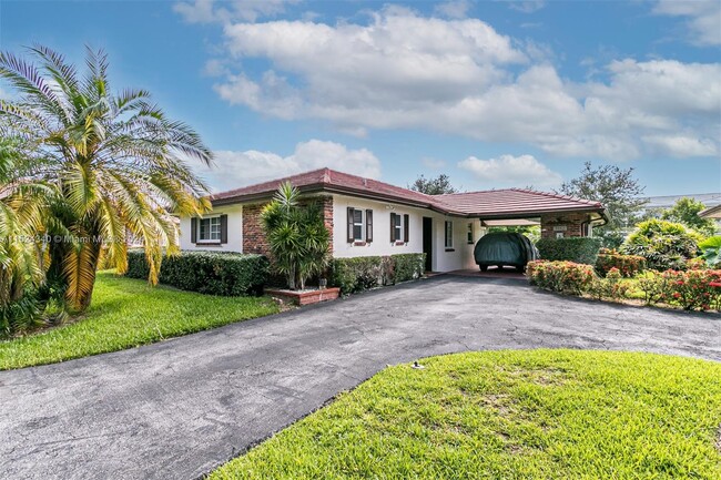 Building Photo - 9065 Thunderbird Dr