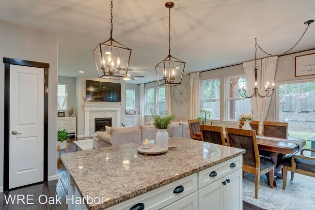 Building Photo - 4 br, 3 bath House - 1761 SW Downfield Way