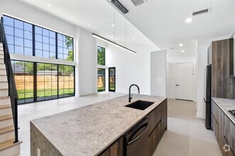 Building Photo - 10941 Bluebird Pl