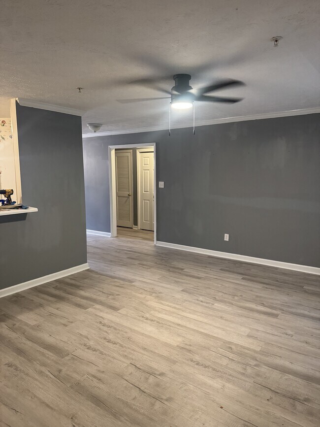 Foto del edificio - 320 Bubble Creek Ct