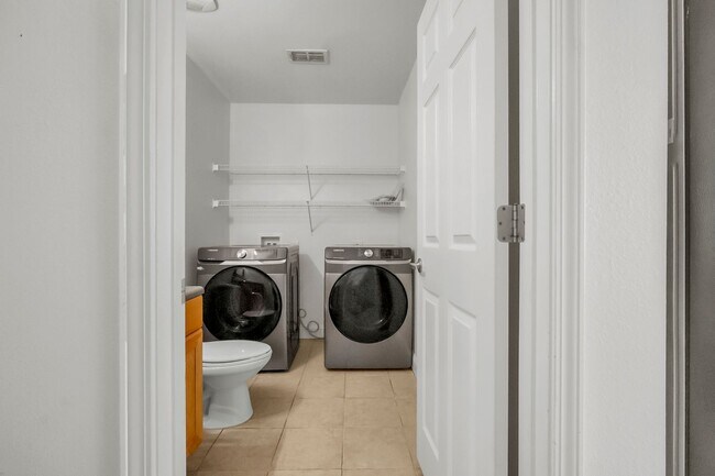 Foto del edificio - Updated Townhouse on South Crestview