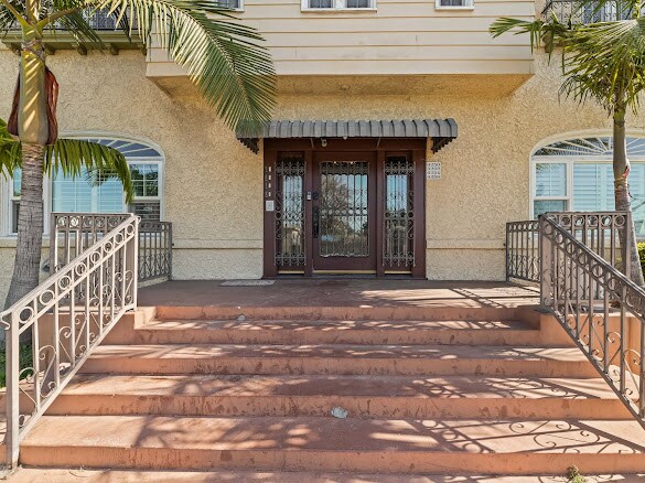 Foto del edificio - 6250 S Van Ness Ave