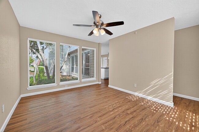 Foto del edificio - 1414 S Kirkwood Rd