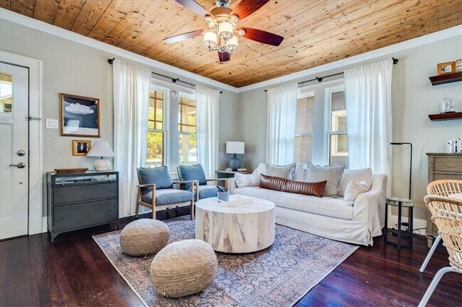 Foto del edificio - 407 W 37th St