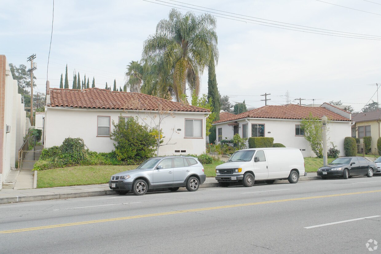 Building Photo - 2911-2919 Rowena Ave