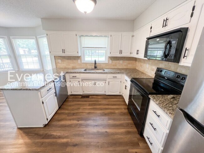 Foto del edificio - Limited Time Special Offer / 4-Bed/ 2-Bath/ Pet-Friendly! /Spacious 4 Bed, 2 Bath Home with Attac...