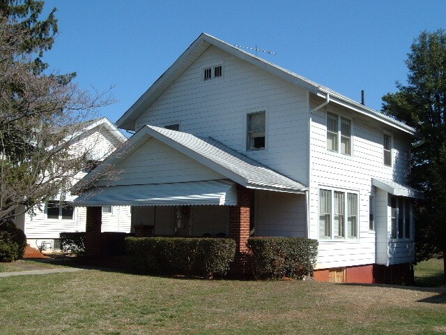 Foto del edificio - 3426 Fort Ave