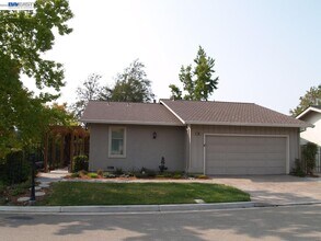 Building Photo - 703 Paradise Valley Ct
