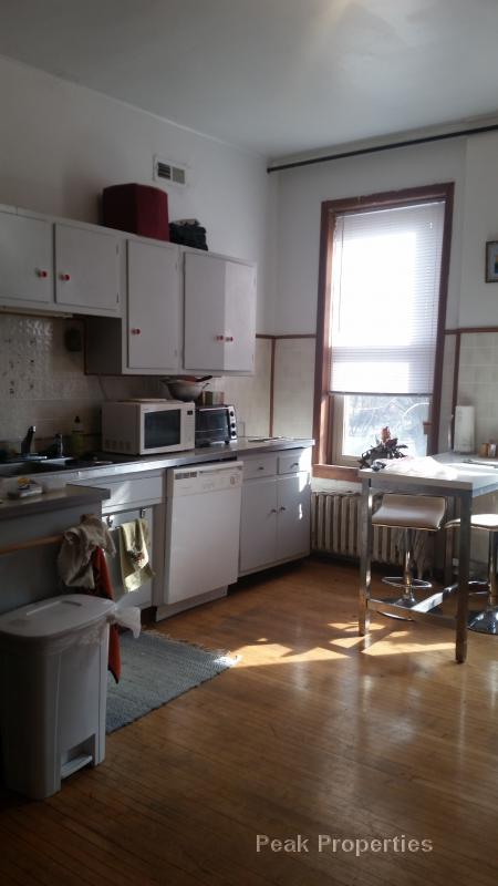 Primary Photo - 2900 N Damen Ave