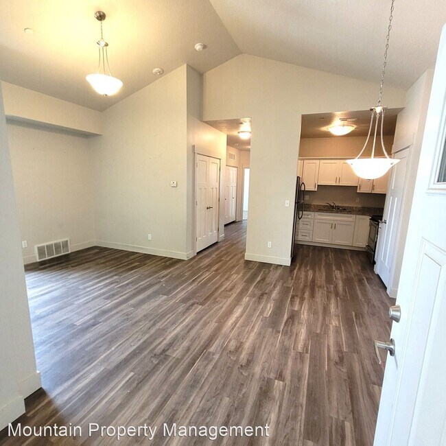 Foto del edificio - 3 br, 2 bath House - 1051 South 500 East, ...