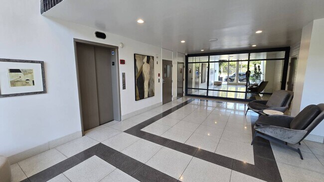 Foto del edificio - 7560 Hollywood Blvd