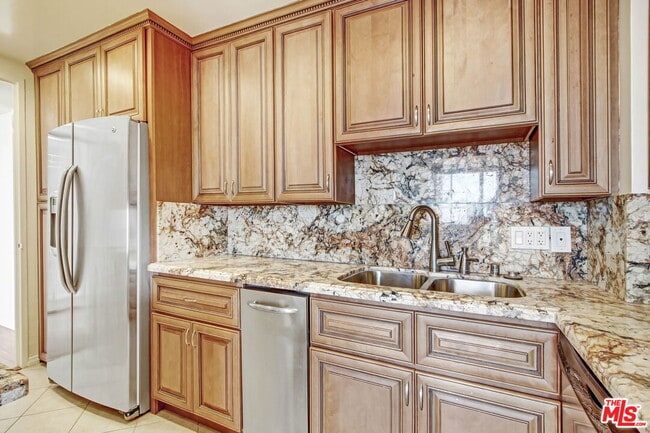 Building Photo - 10433 Wilshire Blvd